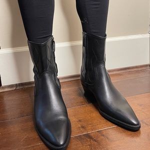 100% leather boots from Massimo Dutti. These size 40 which is a size 9.